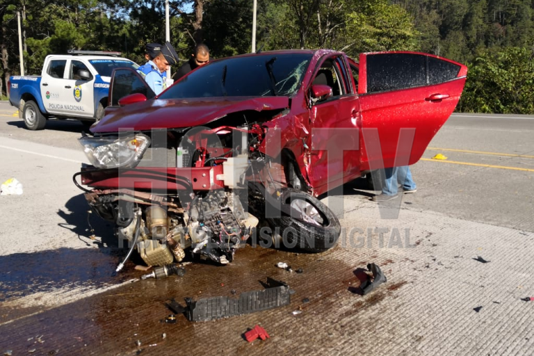 Pérdidas materiales deja accidente de tránsito a la altura de Taulabé