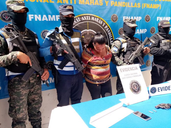 FNAMP Detiene A Presunta Ranflera De La MS13 Dedicada Al Traslado De