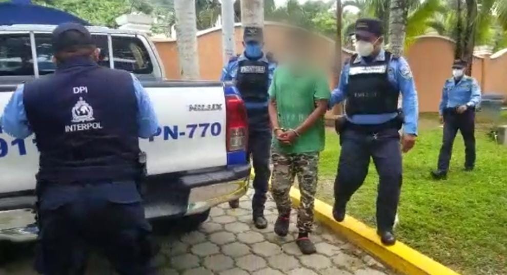 Funcionarios Policiales De Interpol Capturan Sospechoso De Violaci N