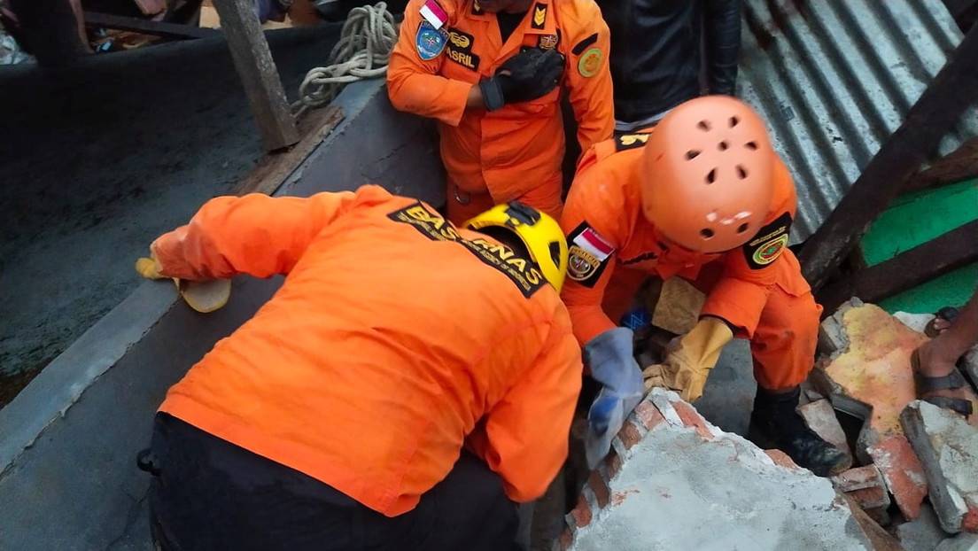 Al Menos Muertos Y Cientos De Heridos Tras Un Fuerte Terremoto En