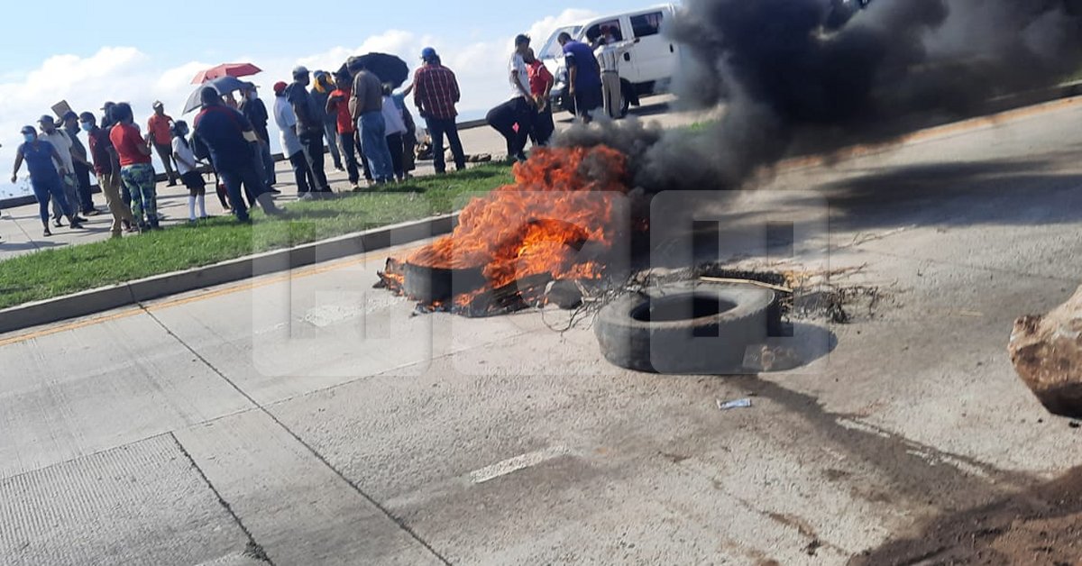 Exigiendo Soluciones Habitacionales Pobladores De Col El Nazareno Se