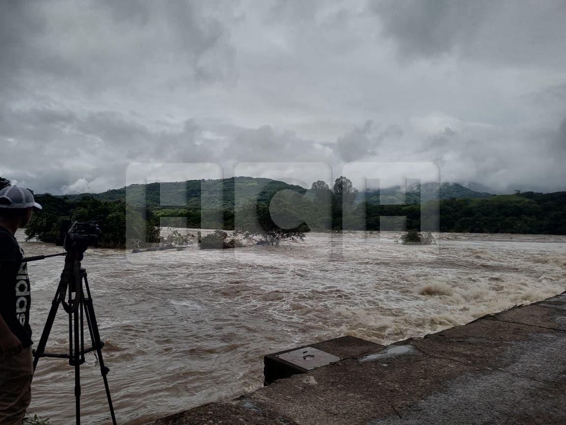 Enorme crecida registra el río Nacaome en La Rampla de Pespire