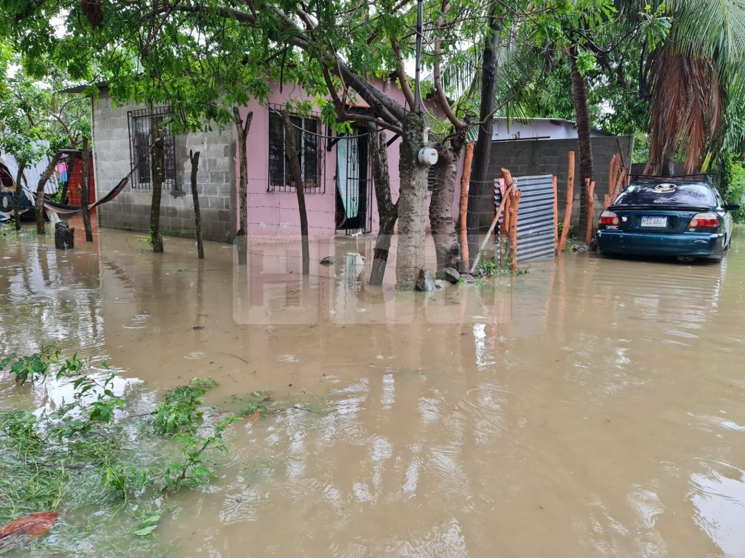 Triste Lluvias Inundan Calles Y Viviendas En El Sector Flor De Cuba