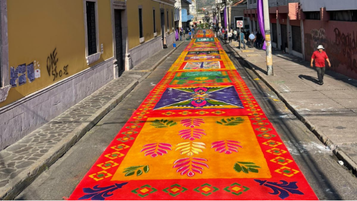 Las Tradicionales Alfombras De Semana Santa Adornan Calles Del Centro