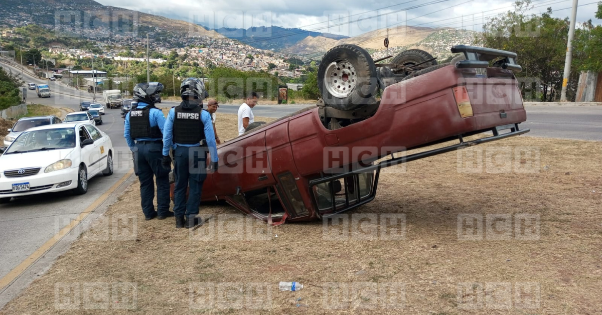 Fuerte accidente vial deja pérdidas materiales en la capital HCH TV