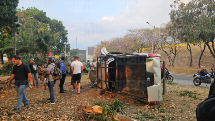 Fuerte Accidente Deja Da Os Materiales En La Avenida Circunvalaci N De