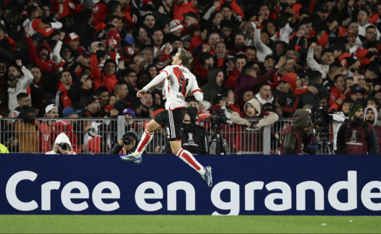 River Plate venció 2 0 a Nacional y lidera el Grupo H de la Copa