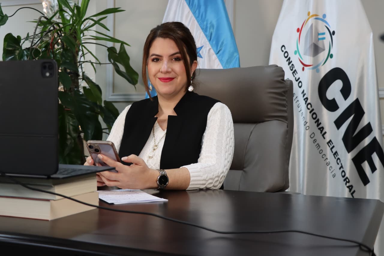 “Nos han dicho que posiblemente este martes esté solucionado”: Cossete López sobre el sistema que sigue caído