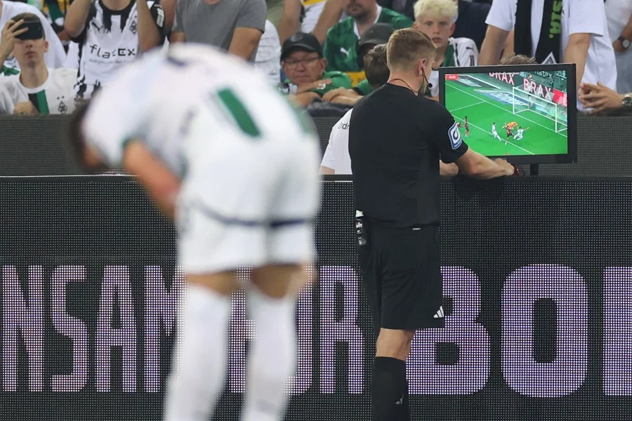 La FIFA planea revisar córners y segundas amarillas con el VAR en el Mundial