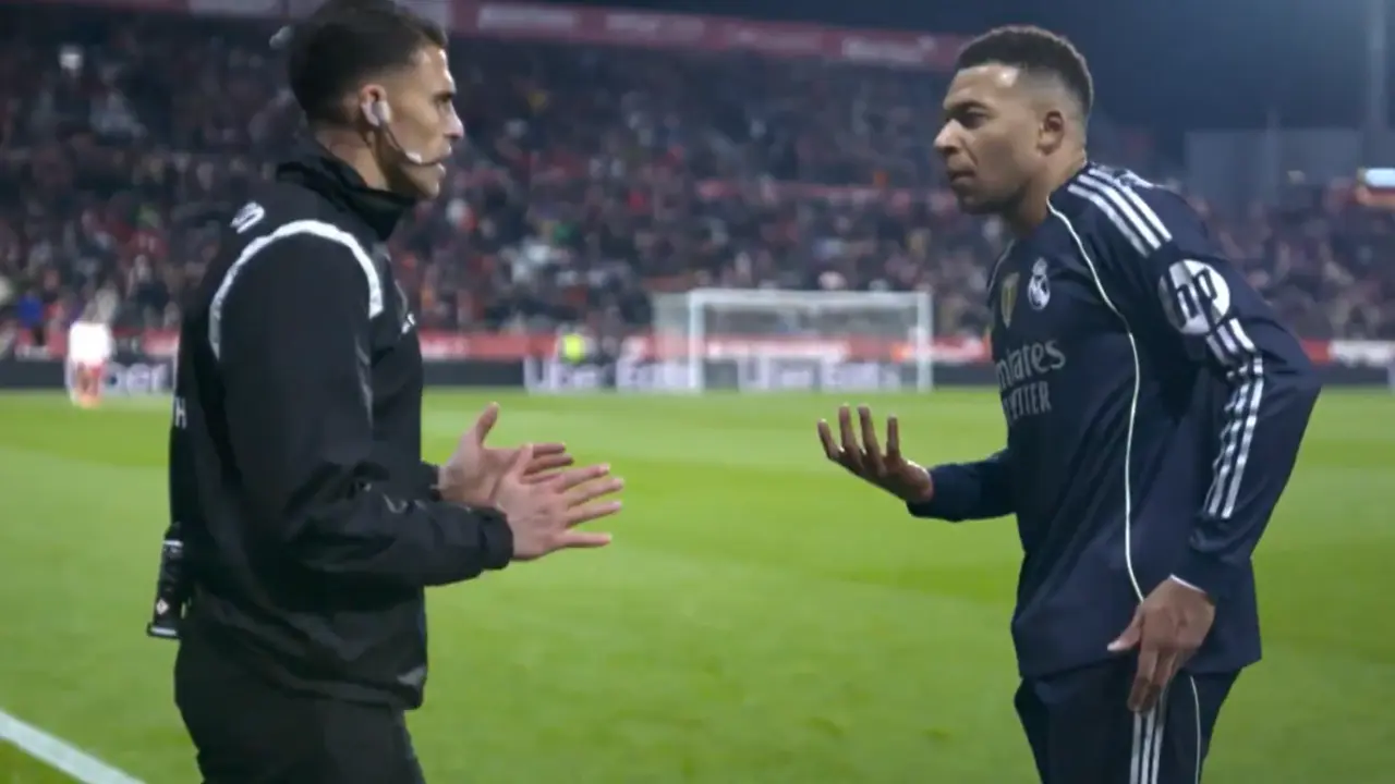 El tenso cara a cara de Kylian Mbappé con el cuarto árbitro: “Mírame cuando te hablo”