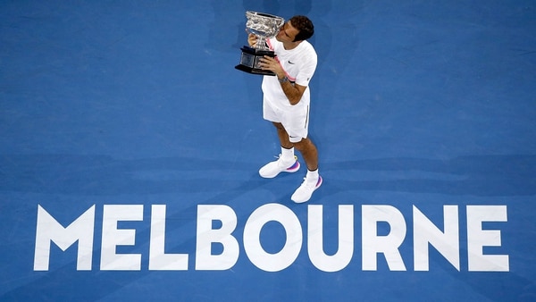 Roger Federer, campeón del Abierto de Australia en Melbourne Park (REUTERS/Toru Hanai)