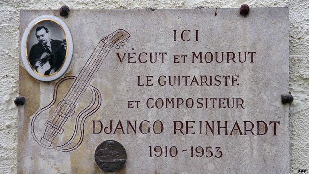 Placa de Reinhardt en el cementerio francés