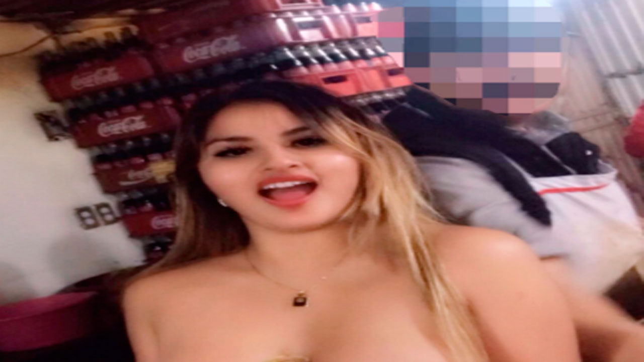 Actriz de cine para adultos aparece vendiendo tacos desnuda en México. -  HCH.TV