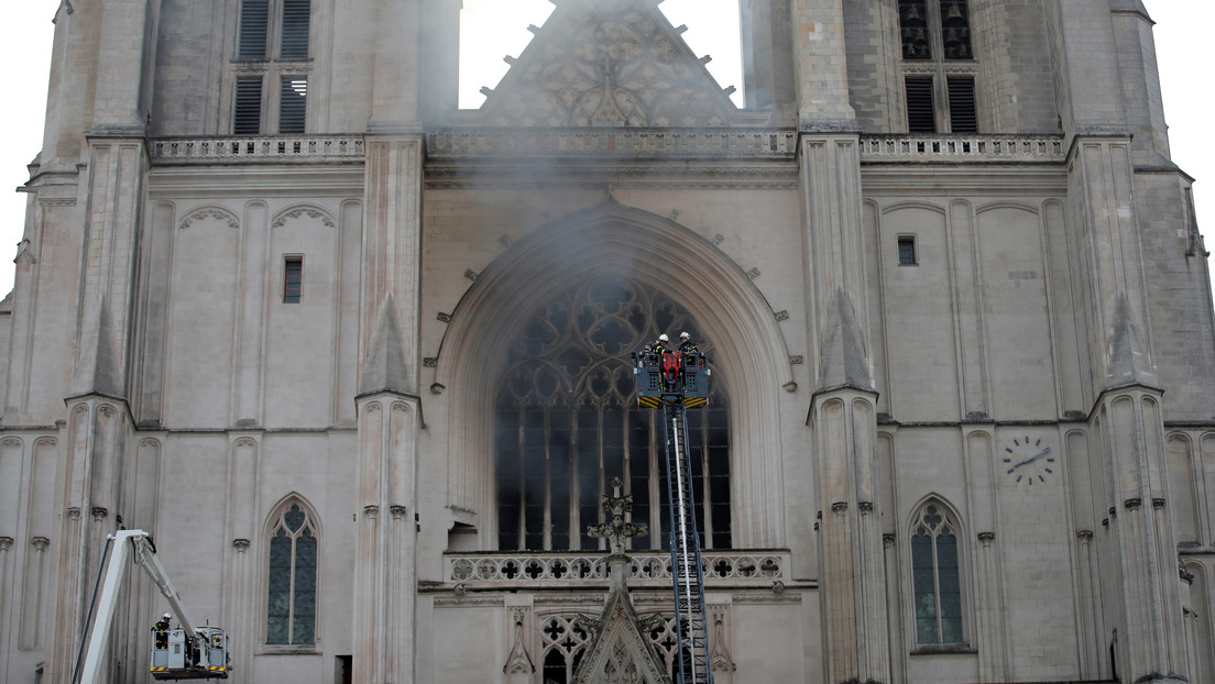 VIDEO: Se desata un incendio en la histórica catedral de Nantes, una de las iglesias  góticas más grandes de Francia 