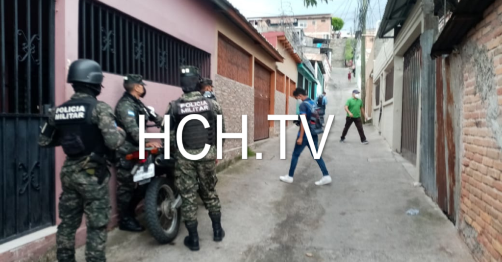 ¡Dentro de un baño! Una persona muere de manera indeterminada en la