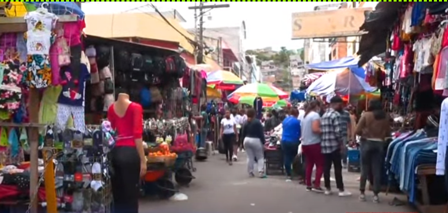 Llenos los mercados de Comayagüela, la raza anda buscando los “estrenos” de  Navidad 