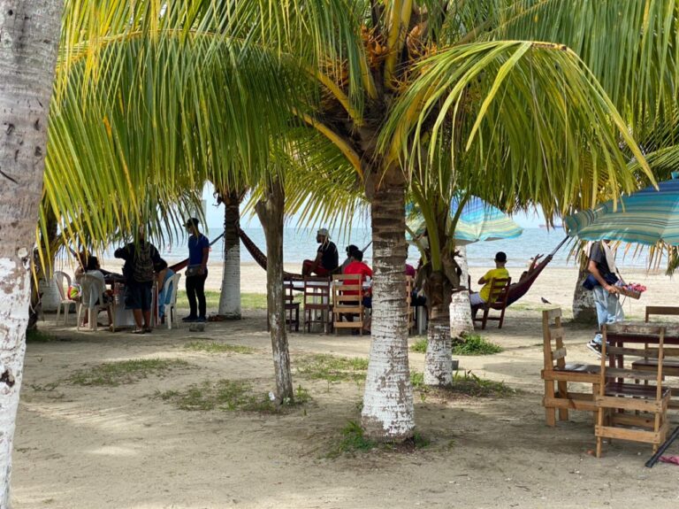 ¡Relax! Concurridas lucen hoy las playas de Puerto Cortés HCH.TV
