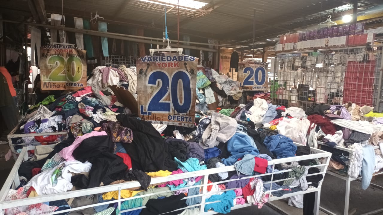 Reventada” la venta de ropa de segunda, por miedo a la Viruela del Mono |  