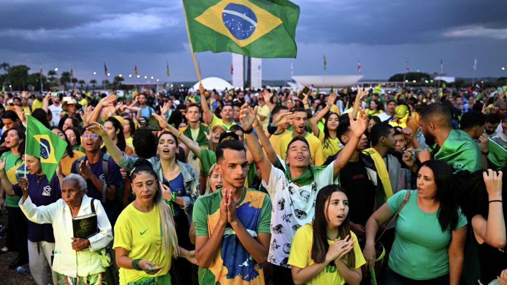 Más de 156 millones de ciudadanos votan en la segunda vuelta de las elecciones presidenciales en Brasil. 