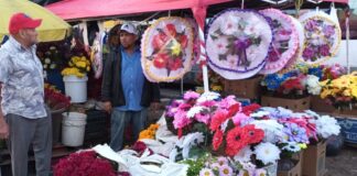 Activado el comercio de flores y coronas previo “Día de Todos Los Santos” y “Día de Difuntos”