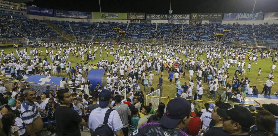 A 12 ascienden los muertos y más de 100 heridos en la estampida en estadio  Cuscatlán de El Salvador | HCH.TV