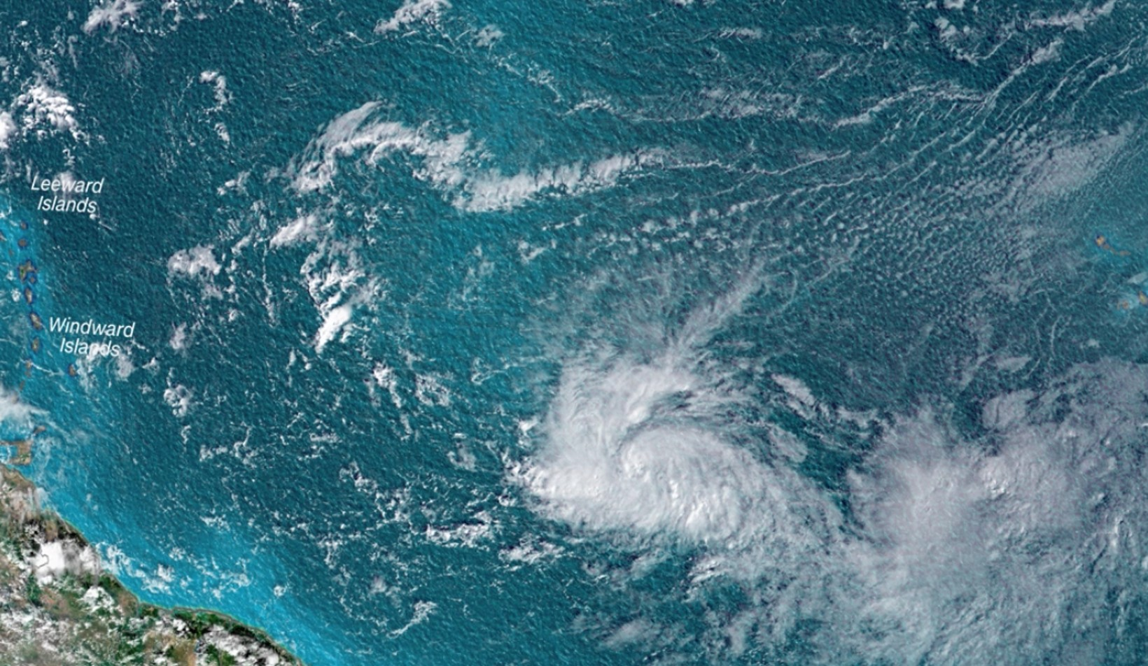 La tormenta tropical Bret avanza hacia el oeste en el Atlántico, se