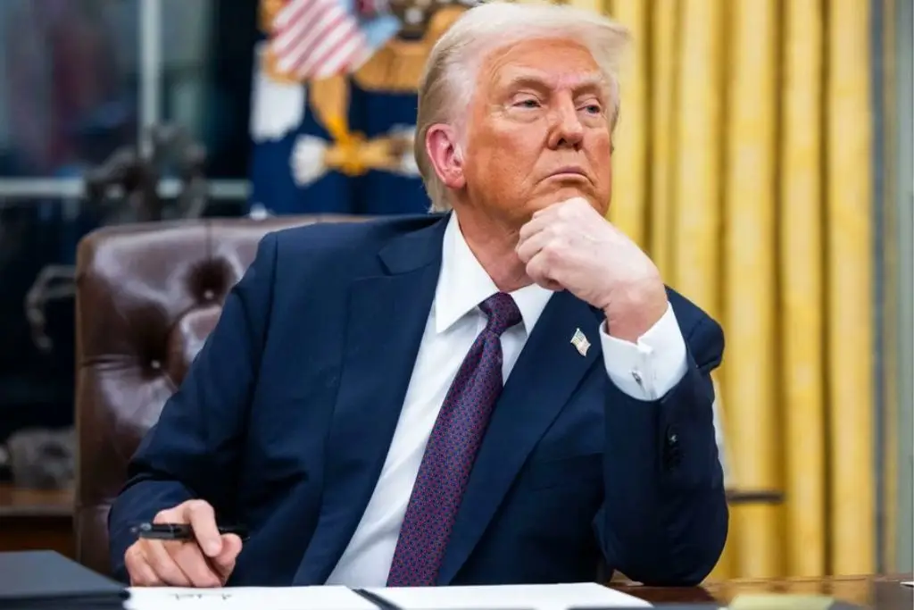 » Trump reaparece con 40 mensajes en Truth Social tras rumores sobre su salud