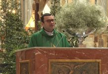 «No creer en falsos mesías que promueven doctrinas peligrosas»: Carlos Magno en homilía