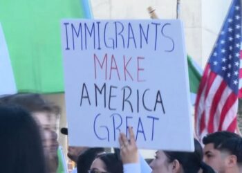 EE.UU. revisará las tarjetas de residente de «todos» los migrantes de países de «preocupación»
