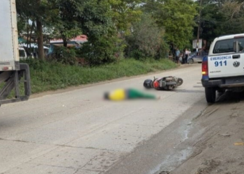 Motociclista pierde la vida al estrellarse contra un camión en la col. Felipe Zelaya de SPS