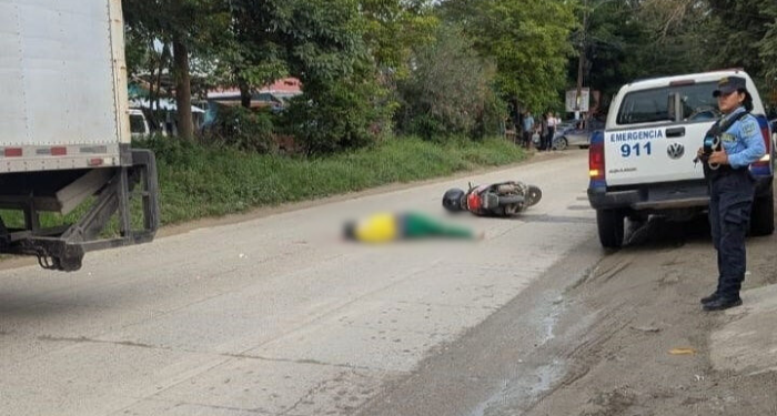 Motociclista pierde la vida al estrellarse contra un camión en la col. Felipe Zelaya de SPS