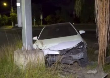 Taxista VIP “gaseado” terminó su veloz carrera en una base concreto Móvil Emergencia TGU