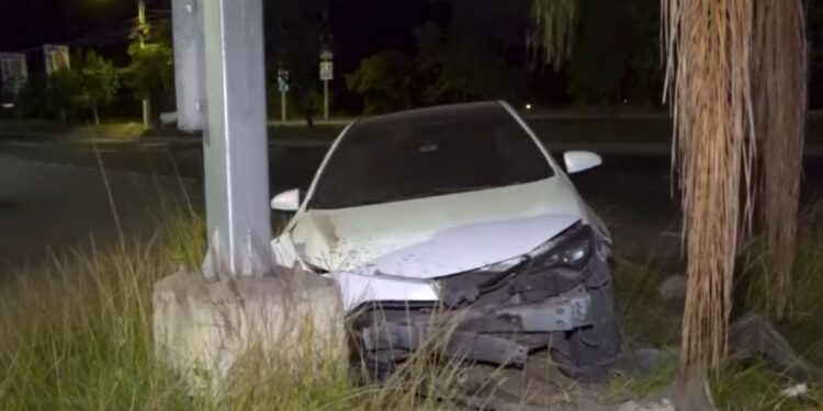 Taxista VIP “gaseado” terminó su veloz carrera en una base concreto Móvil Emergencia TGU