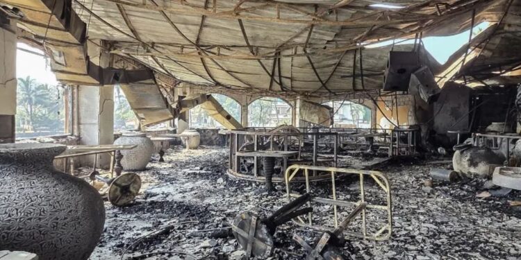 Al menos 23 muertos por el incendio en un club de un popular destino turístico en la India