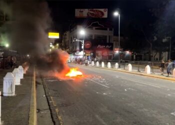 Protesta contra “El Pollo” terminó en vandalismo y saqueos fallidos | Móvil Emergencia SPS