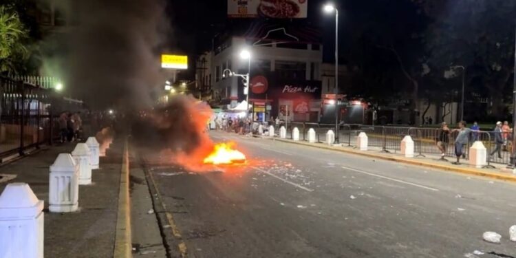 Protesta contra “El Pollo” terminó en vandalismo y saqueos fallidos | Móvil Emergencia SPS