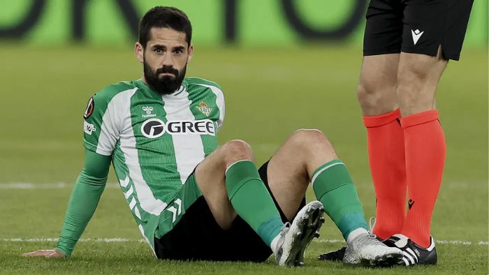 Isco Alarcón enfrenta nueva operación y larga recuperación en el Betis