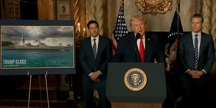 Trump ordena la construcción de dos nuevos buques de guerra con su nombre