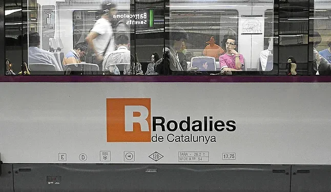 Al menos 15 heridos por la caída de un muro de contención sobre un tren de Rodalies en Gelida, Barcelona