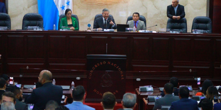 “Me pidieron 20 minutos más, estamos cumpliendo y acuerpando este evento”, ministro Tomás Vaquero