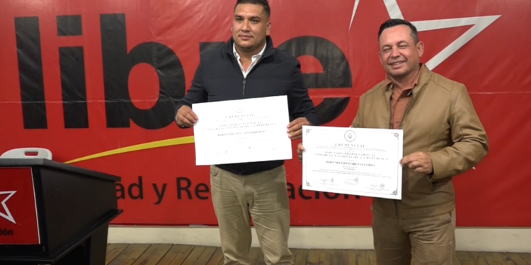 Entregan credenciales a hombres y mujeres que serán diputados por el Partido Libre y aseguran que no prestarán sus votos para Junta Directiva