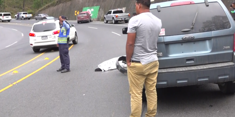 Joven motociclista pierde la vida tras ser arrollado por camioneta en Zambrano, FM