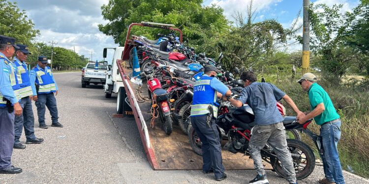No se decomisarán motocicletas por falta de licencia o matrícula, anuncian autoridades policiales de Roatán