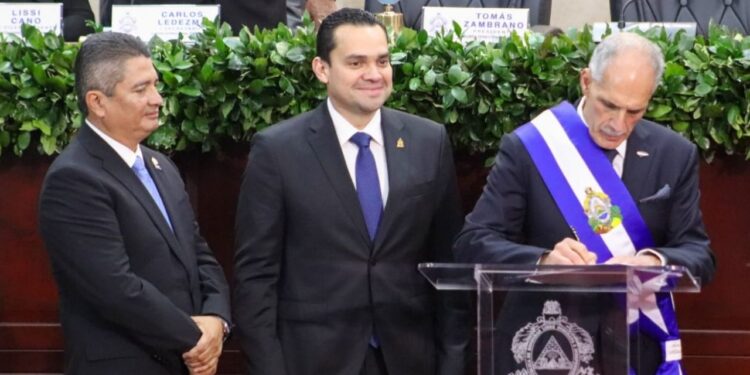 ¡Comprometido con la educación! Presidente Asfura sanciona decreto para crear centros regionales de la UNAH en varios departamentos