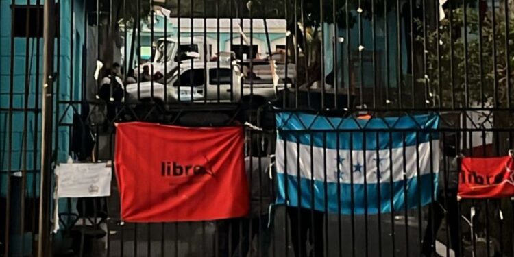 ¡Tomas! Colectivos de Aldana se niegan a entregar oficinas a la administración de Juan Diego