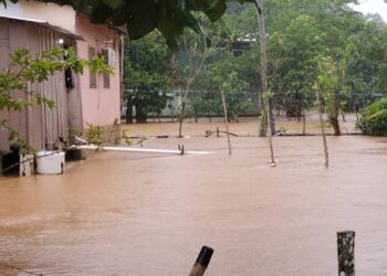 Decenas de comunidades incomunicadas por crecida del río Lean en Atlántida