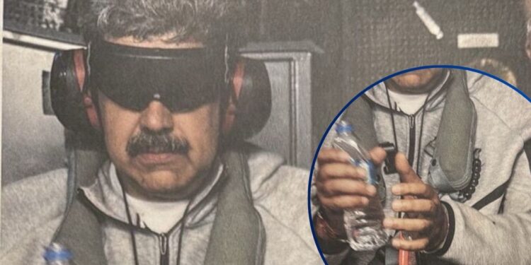 ¡Esposado y custodiado! EEUU publica primera fotografía oficial de Nicolás Maduro tras su captura