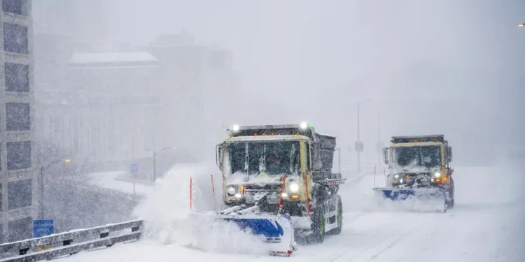 Al menos 15 muertos y casi 800.000 hogares sin electricidad en Estados Unidos por la tormenta invernal