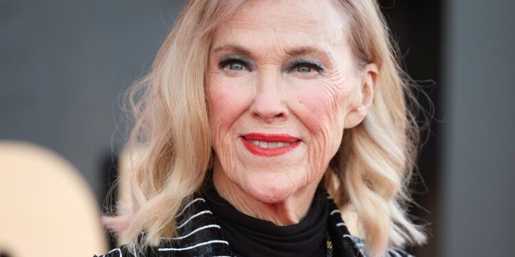 La trágica madrugada de Catherine O’Hara: no podía respirar y emergen nuevos detalles de su muerte