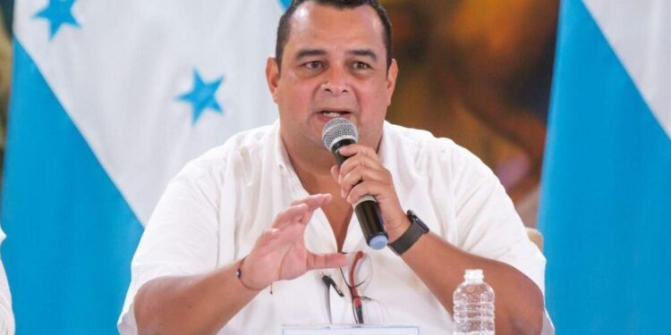 En cabildo abierto, Aldana exige a la CSJ ordenar que se cuenten los votos, y advierte: “no pongan en riesgo la paz”